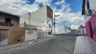 Casa Para Alugar com 2 quartos sendo 1 suíte no bairro Centro em Feira De Santana