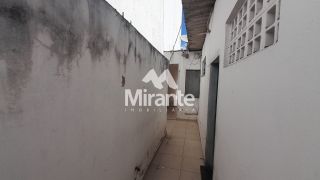 Casa Para Alugar com 2 quartos sendo 1 suíte no bairro Centro em Feira De Santana