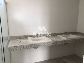 Apartamento Para Alugar com 3 quartos sendo 3 suítes no bairro Santa Mônica em Feira De Santana