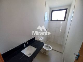 Casa de Condomínio Para Vender com 4 quartos 2 suítes no bairro Lagoa Salgada em Feira De Santana