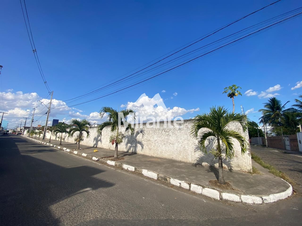 Lote / Terreno de Bairro Para Vender no bairro Brasília em Feira De Santana