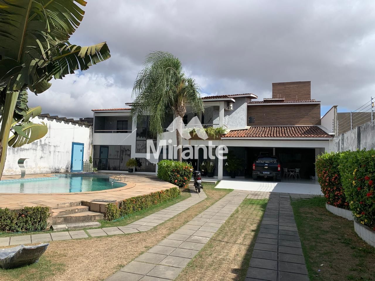 Casa Para Vender com 4 quartos sendo 4 suítes no bairro Baraúna em Feira De Santana