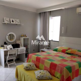 Casa Para Vender com 3 quartos sendo 1 suítes no bairro Santa Mônica em Feira De Santana