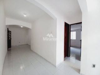 Casa Para Alugar com 3 quartos no bairro Campo Limpo em Feira De Santana