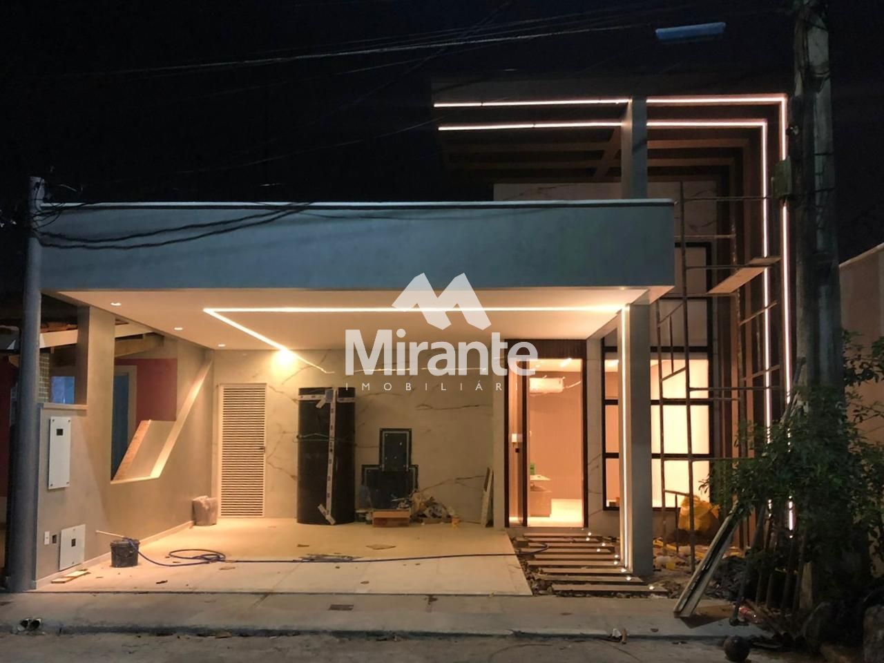 Casa de Condomínio Para Vender com 3 quartos sendo 2 suítes no bairro Mangabeira em Feira De Santana