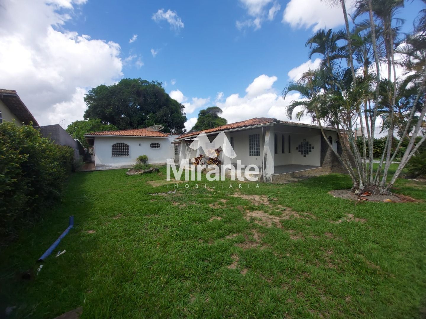 Casa Para Vender com 4 quartos sendo 3 suítes no bairro Tomba em Feira De Santana