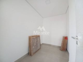 Apartamento Para Alugar com 3 quartos sendo 3 suítes no bairro Santa Mônica em Feira De Santana