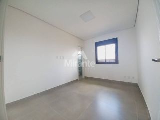 Apartamento Para Alugar com 3 quartos sendo 3 suítes no bairro Santa Mônica em Feira De Santana