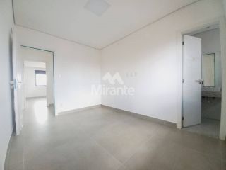 Apartamento Para Alugar com 3 quartos sendo 3 suítes no bairro Santa Mônica em Feira De Santana