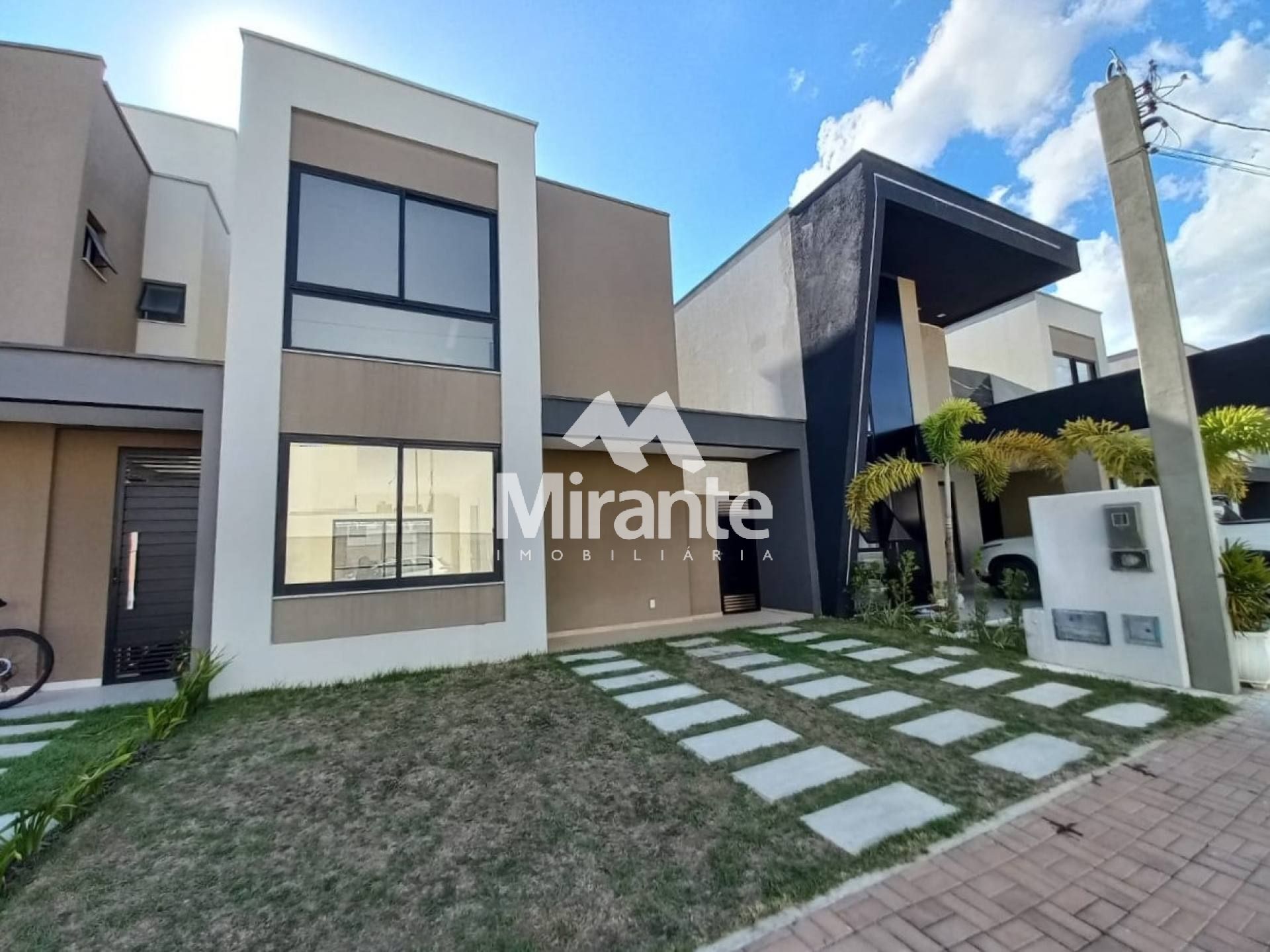 Casa de Condomínio Para Vender com 4 quartos sendo 1 suítes no bairro Sim em Feira De Santana