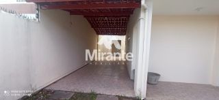 Casa Para Alugar com 4 quartos sendo 3 suítes no bairro Santa Mônica em Feira De Santana