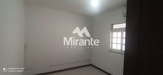 Casa Para Alugar com 4 quartos sendo 3 suítes no bairro Santa Mônica em Feira De Santana