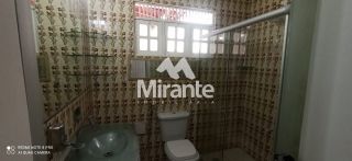 Casa Para Alugar com 4 quartos sendo 3 suítes no bairro Santa Mônica em Feira De Santana