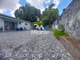 Casa Para Alugar com 4 quartos sendo 3 suítes no bairro Tomba em Feira De Santana
