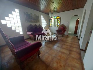Casa Para Alugar com 4 quartos sendo 3 suítes no bairro Tomba em Feira De Santana
