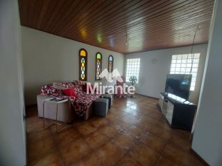 Casa Para Alugar com 4 quartos sendo 3 suítes no bairro Tomba em Feira De Santana