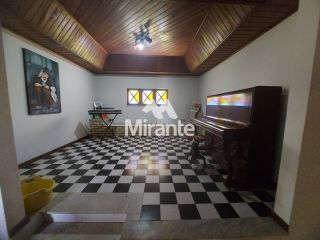Casa Para Alugar com 4 quartos sendo 3 suítes no bairro Tomba em Feira De Santana