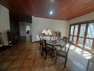Casa Para Alugar com 4 quartos sendo 3 suítes no bairro Tomba em Feira De Santana