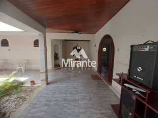 Casa Para Alugar com 4 quartos sendo 3 suítes no bairro Tomba em Feira De Santana