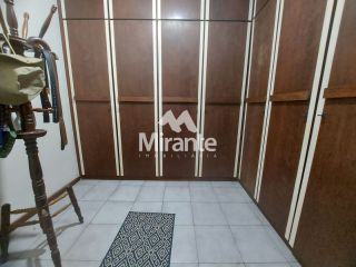 Casa Para Alugar com 4 quartos sendo 3 suítes no bairro Tomba em Feira De Santana
