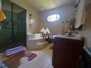 Casa Para Alugar com 4 quartos sendo 3 suítes no bairro Tomba em Feira De Santana