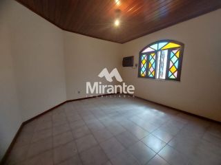 Casa Para Alugar com 4 quartos sendo 3 suítes no bairro Tomba em Feira De Santana
