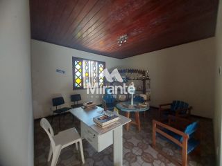 Casa Para Alugar com 4 quartos sendo 3 suítes no bairro Tomba em Feira De Santana