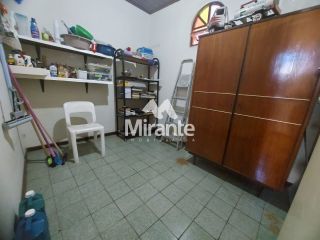 Casa Para Alugar com 4 quartos sendo 3 suítes no bairro Tomba em Feira De Santana
