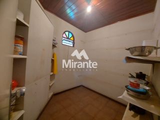 Casa Para Alugar com 4 quartos sendo 3 suítes no bairro Tomba em Feira De Santana