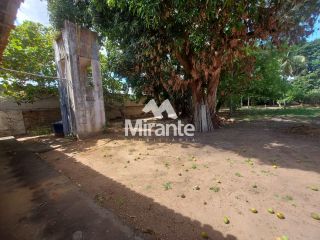 Casa Para Alugar com 4 quartos sendo 3 suítes no bairro Tomba em Feira De Santana