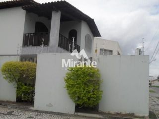 Casa Para Alugar com 6 quartos sendo 2 suítes no bairro Santa Mônica em Feira De Santana