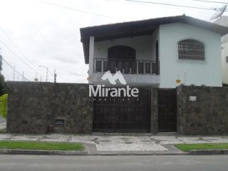 Casa Para Alugar com 6 quartos sendo 2 suítes no bairro Santa Mônica em Feira De Santana
