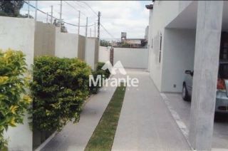 Casa Para Alugar com 6 quartos sendo 2 suítes no bairro Santa Mônica em Feira De Santana