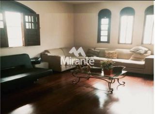Casa Para Alugar com 6 quartos sendo 2 suítes no bairro Santa Mônica em Feira De Santana