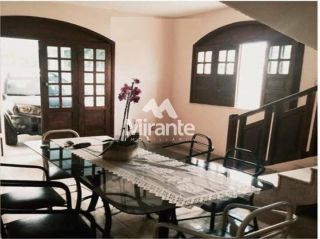 Casa Para Alugar com 6 quartos sendo 2 suítes no bairro Santa Mônica em Feira De Santana