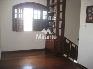 Casa Para Alugar com 6 quartos sendo 2 suítes no bairro Santa Mônica em Feira De Santana