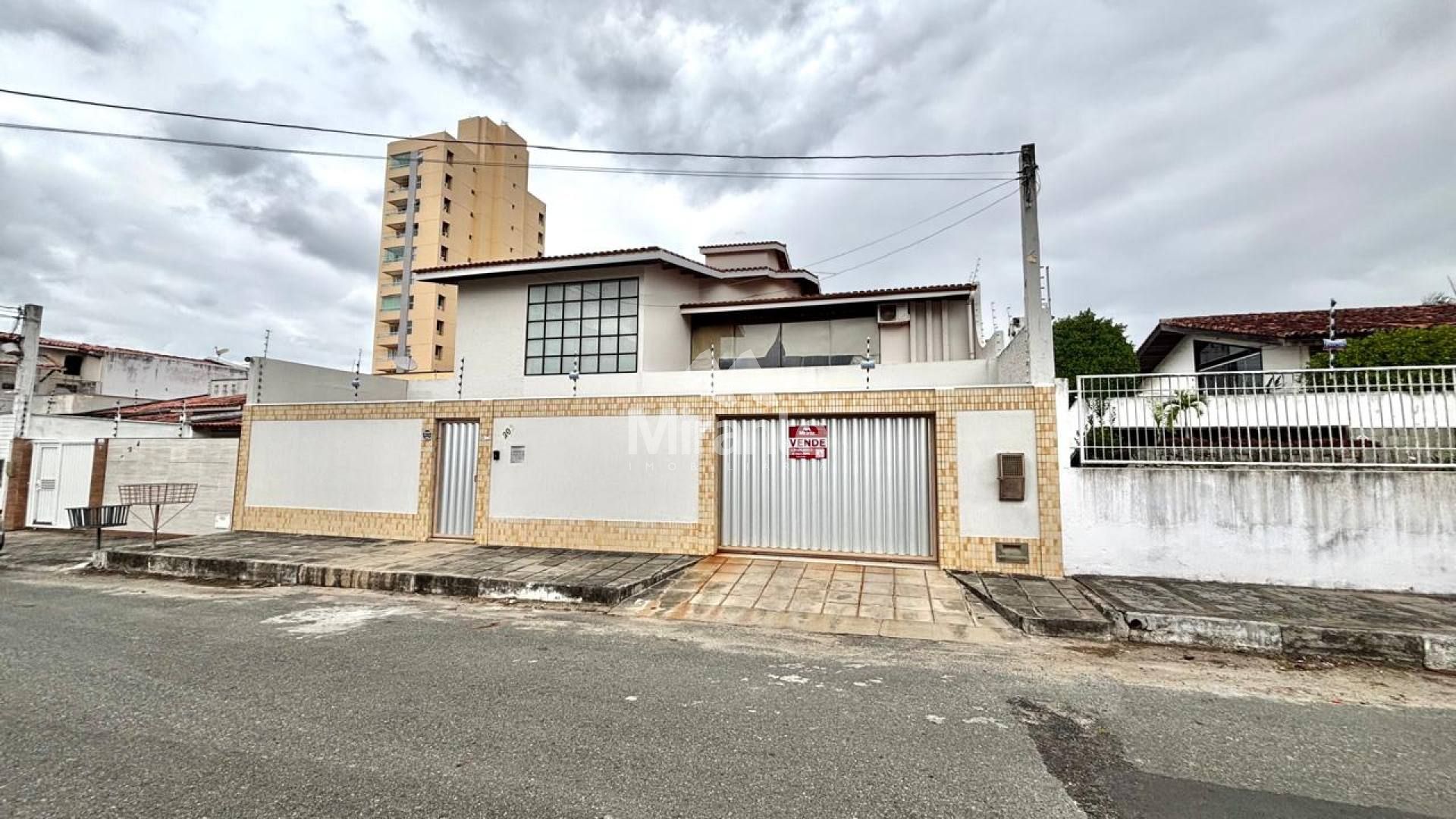 Casa Para Vender com 4 quartos sendo 4 suítes no bairro Santa Mônica em Feira De Santana