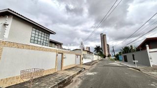 Casa Para Vender com 4 quartos sendo 4 suítes no bairro Santa Mônica em Feira De Santana