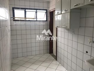 Apartamento Para Alugar com 3 quartos sendo 1 suíte no bairro Ponto Central em Feira De Santana