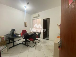 Prédio / Edifício Inteiro Comercial Para Alugar no bairro Centro em Feira De Santana