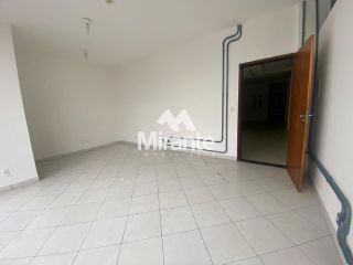 Prédio / Edifício Inteiro Comercial Para Alugar no bairro Centro em Feira De Santana