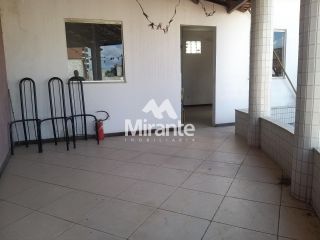 Casa Para Alugar com 5 quartos sendo 5 suítes no bairro Capuchinhos em Feira De Santana
