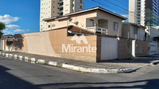 Casa Para Alugar com 4 quartos sendo 3 suítes no bairro Santa Mônica em Feira De Santana