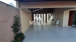 Casa Para Alugar com 4 quartos sendo 3 suítes no bairro Santa Mônica em Feira De Santana