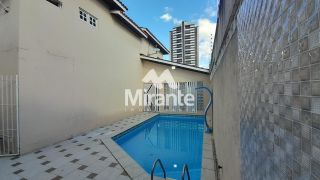 Casa Para Alugar com 4 quartos sendo 3 suítes no bairro Santa Mônica em Feira De Santana