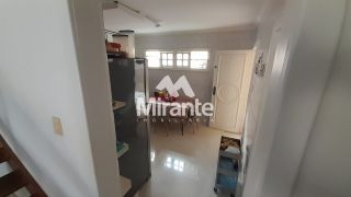 Casa Para Alugar com 4 quartos sendo 3 suítes no bairro Santa Mônica em Feira De Santana