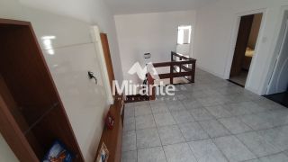 Casa Para Alugar com 4 quartos sendo 3 suítes no bairro Santa Mônica em Feira De Santana
