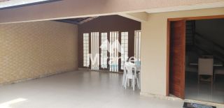 Casa Para Alugar com 4 quartos sendo 3 suítes no bairro Santa Mônica em Feira De Santana