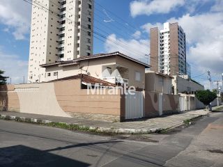 Casa Para Alugar com 4 quartos sendo 3 suítes no bairro Santa Mônica em Feira De Santana
