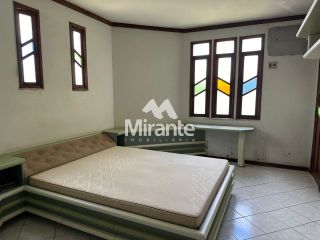 Casa Para Alugar com 4 quartos sendo 2 suítes no bairro Ponto Central em Feira De Santana